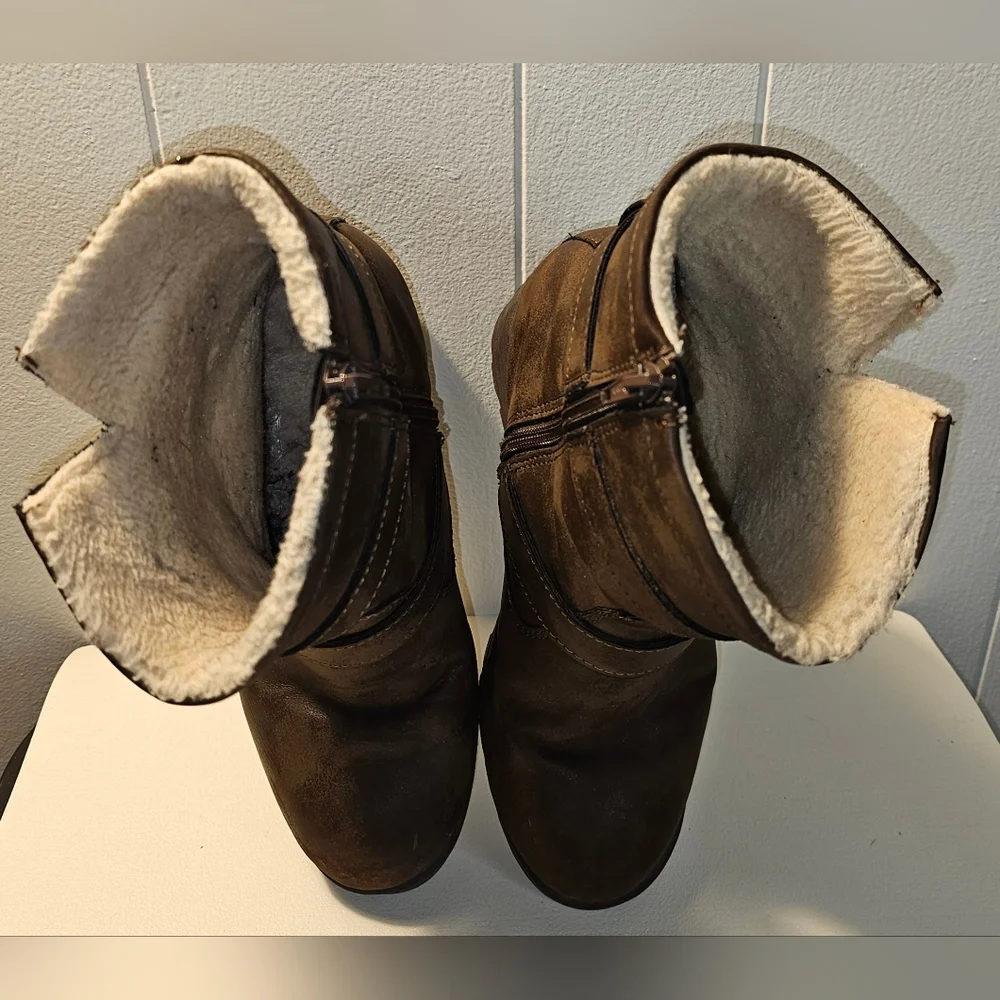 Bearpaw Boots - Style 1920-Felicity - Size 8.5 - Picture 7 of 14